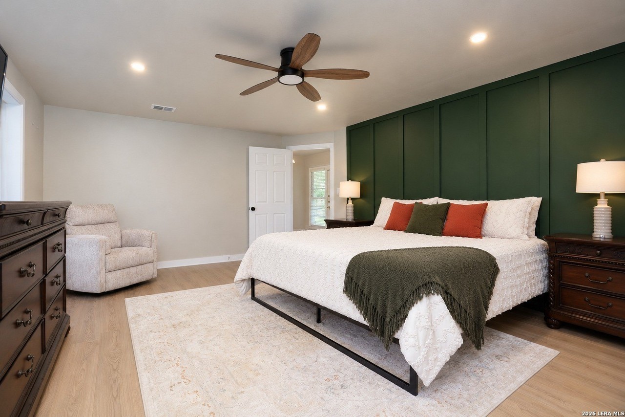 621 Hackberry St - Photo 4 of 26