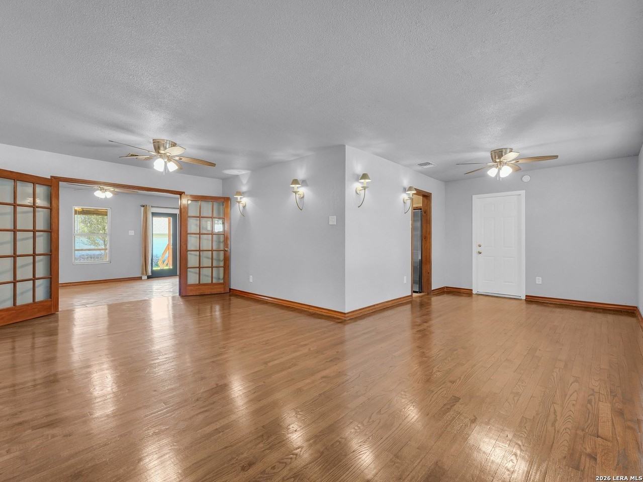 218 Eureka Dr - Photo 7 of 34