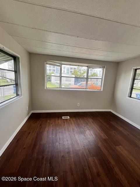 2546 Amberly Rd Ne - Photo 4 of 11