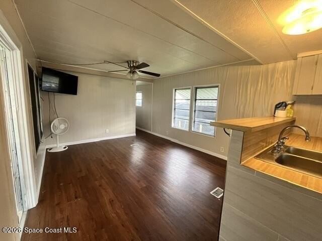 2546 Amberly Rd Ne - Photo 5 of 11