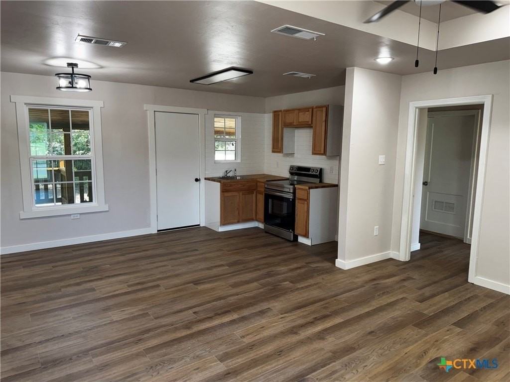 914 Erath Dr - Photo 3 of 11
