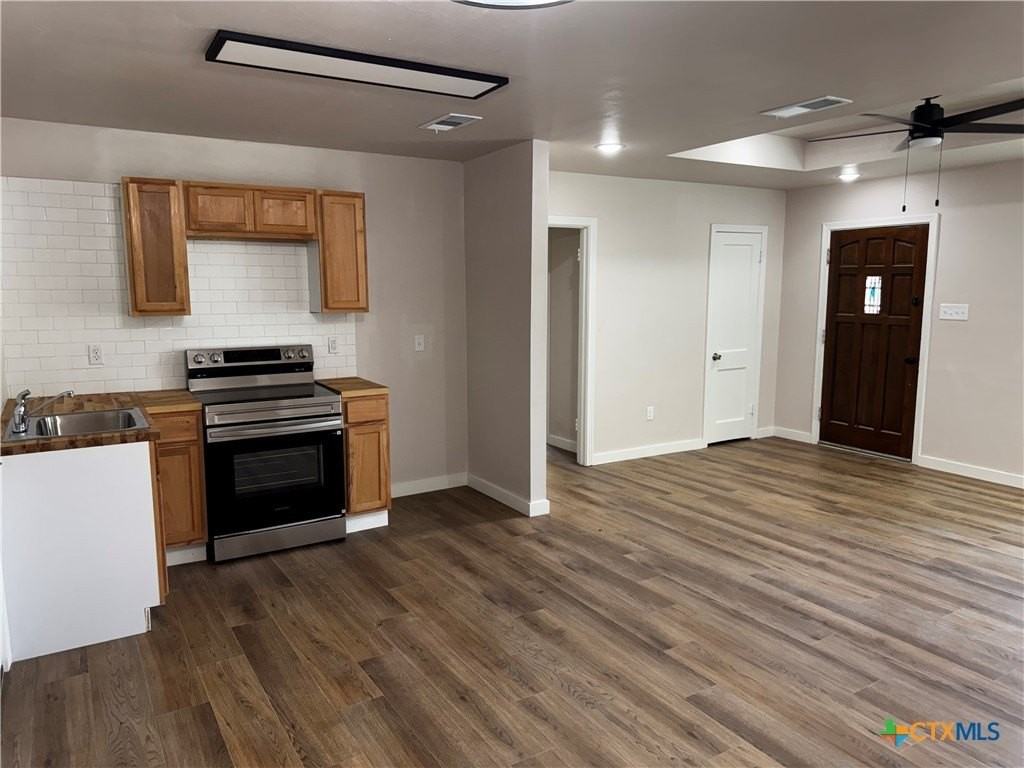 914 Erath Dr - Photo 4 of 11