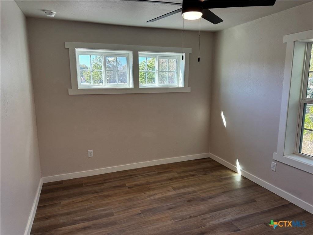 914 Erath Dr - Photo 5 of 11
