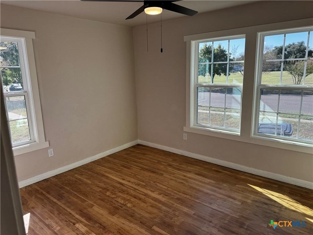 914 Erath Dr - Photo 7 of 11