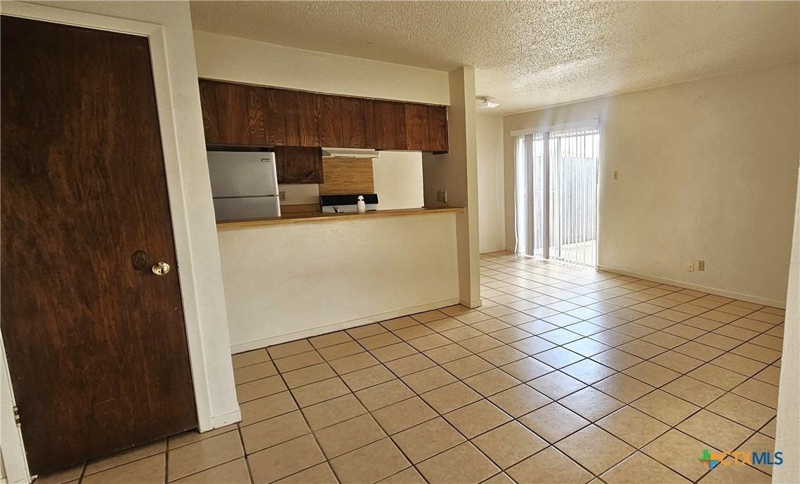 1204 Covey Ln - Photo 3 of 25