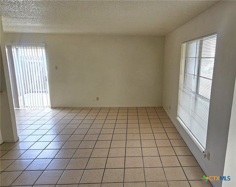 1204 Covey Ln - Photo 4 of 25