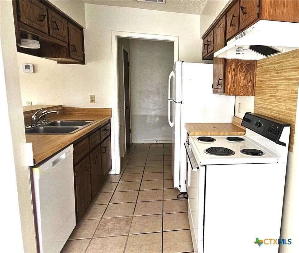 1204 Covey Ln - Photo 6 of 25