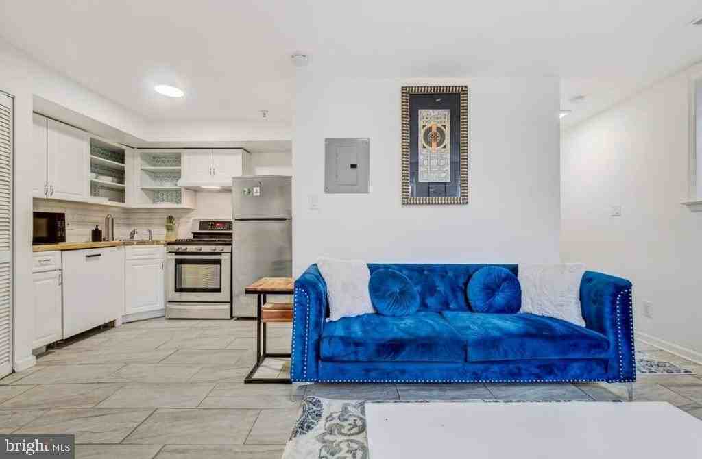 623 6th St Ne #6 - Photo 3 of 15