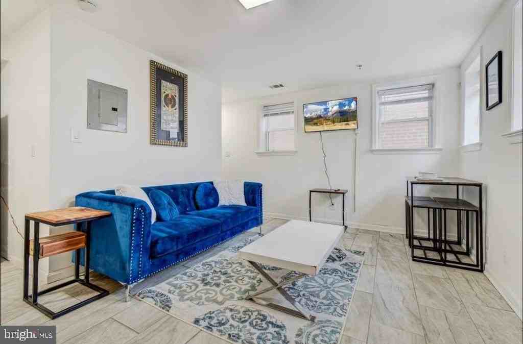 623 6th St Ne #6 - Photo 4 of 15