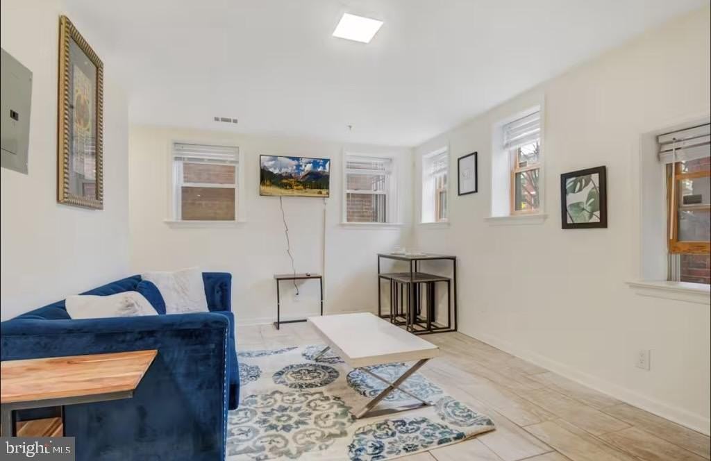 623 6th St Ne #6 - Photo 6 of 15
