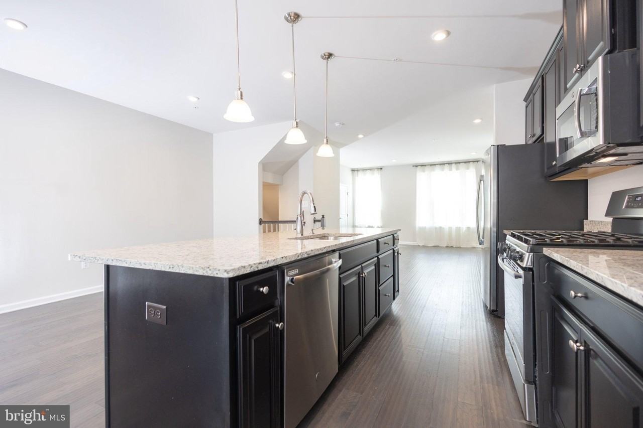 2938 Hebron Ln - Photo 6 of 38