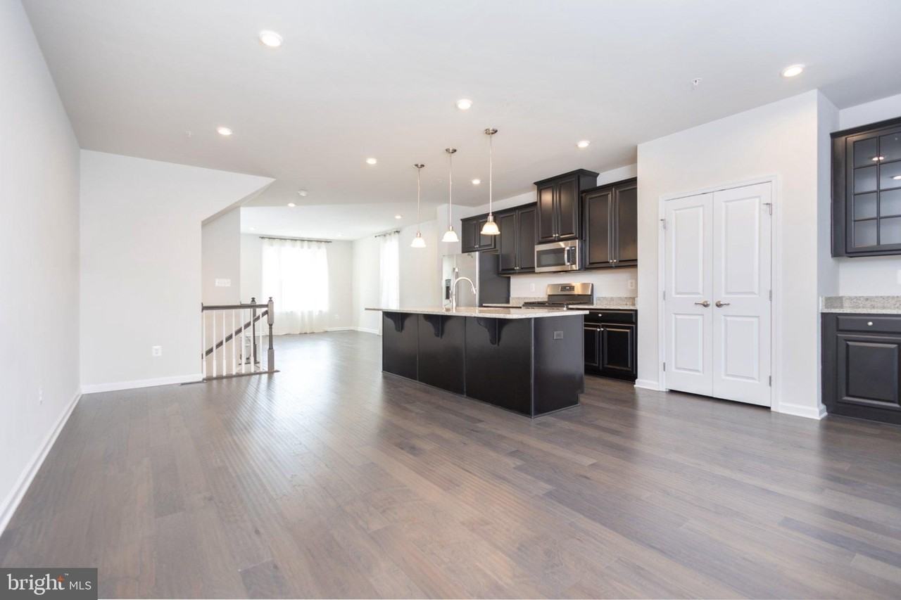 2938 Hebron Ln - Photo 7 of 38