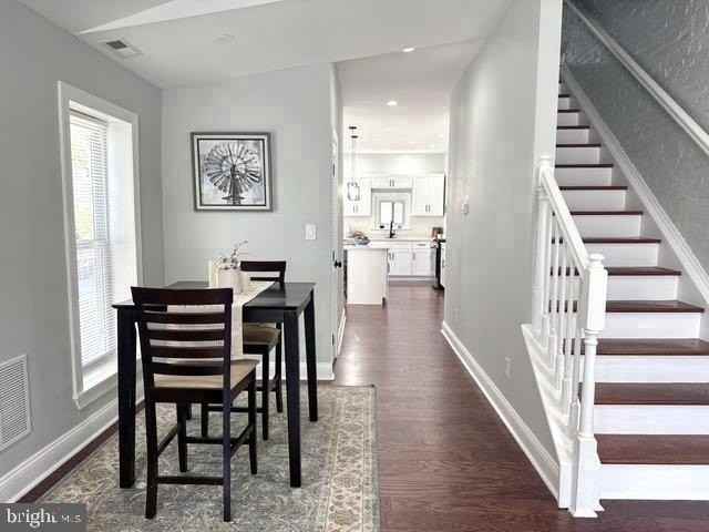 2621 E Monument St - Photo 7 of 35