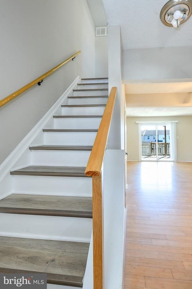 3939 Bayville Rd - Photo 5 of 39