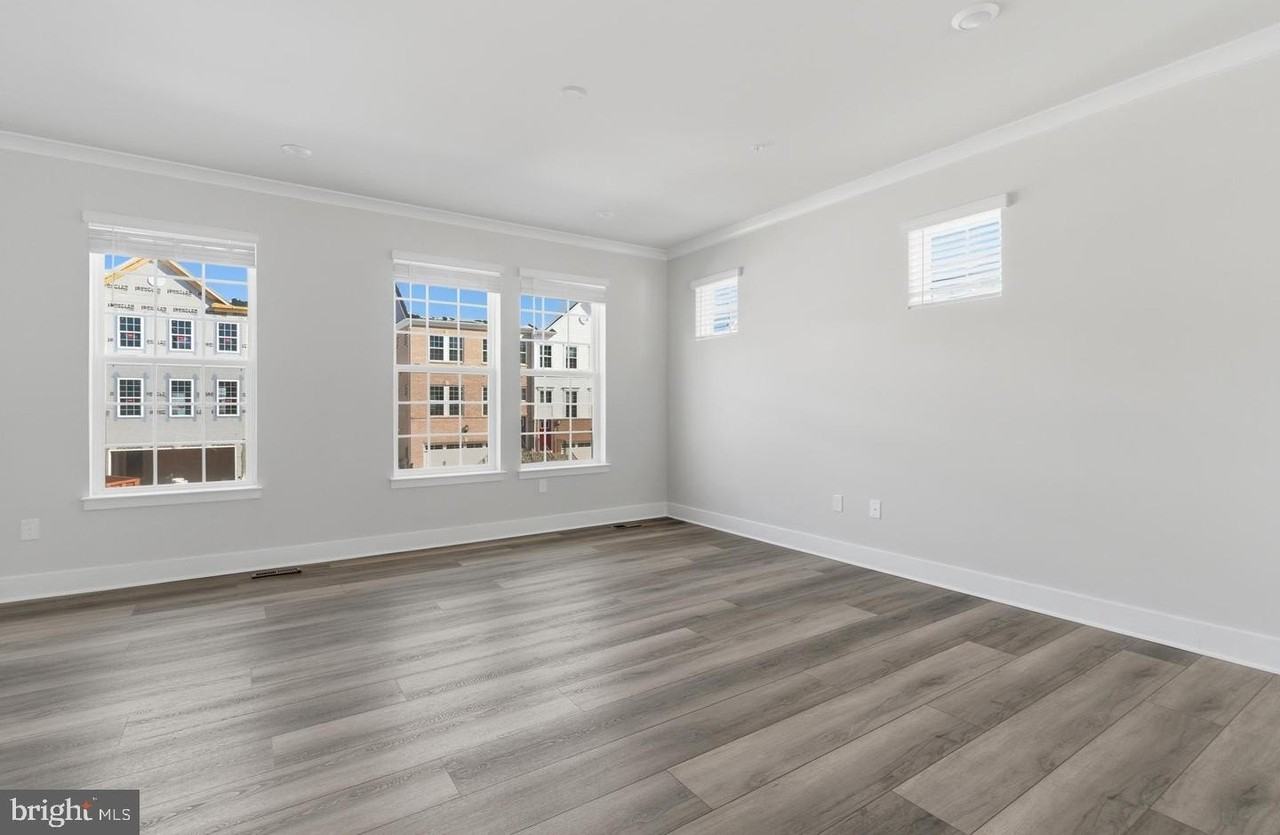 1722 Watercrossing Rd - Photo 4 of 41