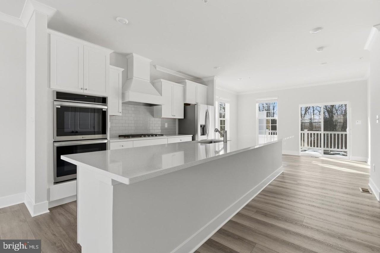 1722 Watercrossing Rd - Photo 7 of 41