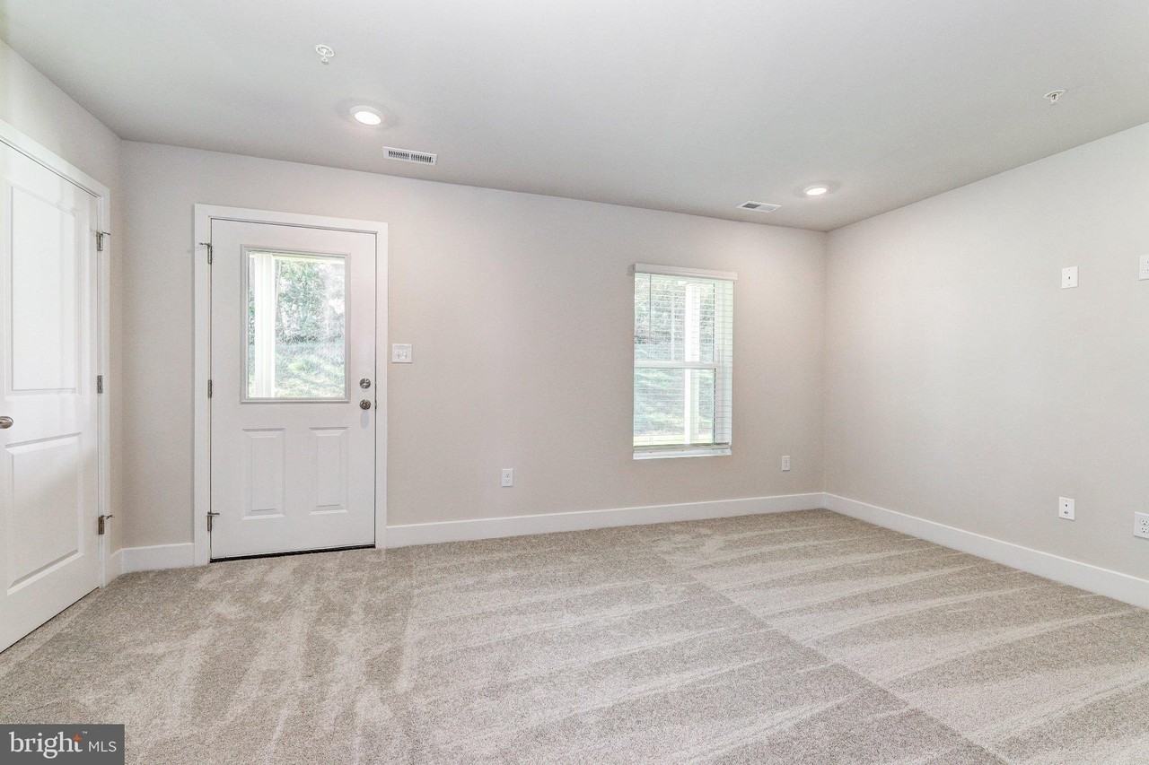 317 Hackley Dr - Photo 3 of 27