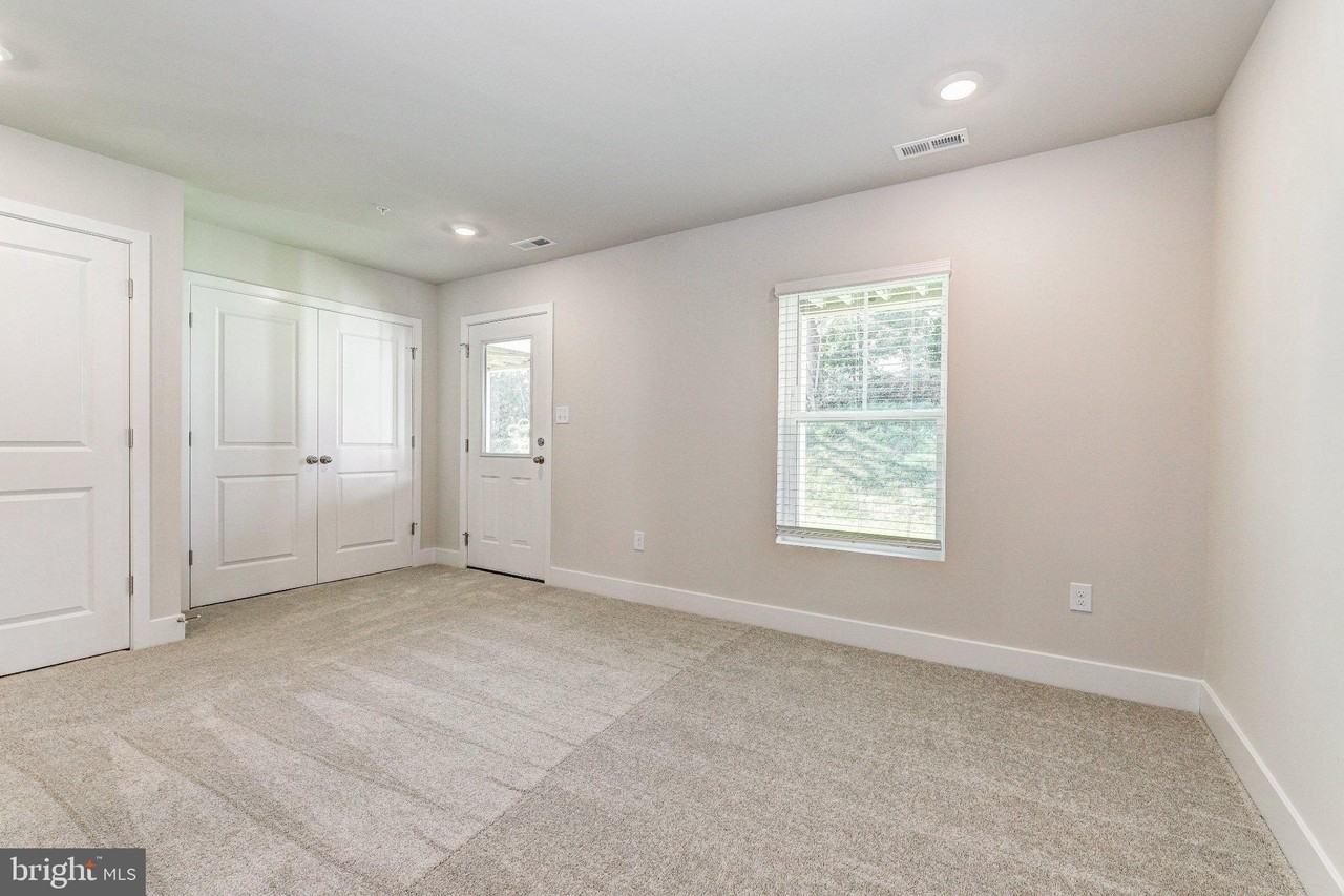 317 Hackley Dr - Photo 4 of 27