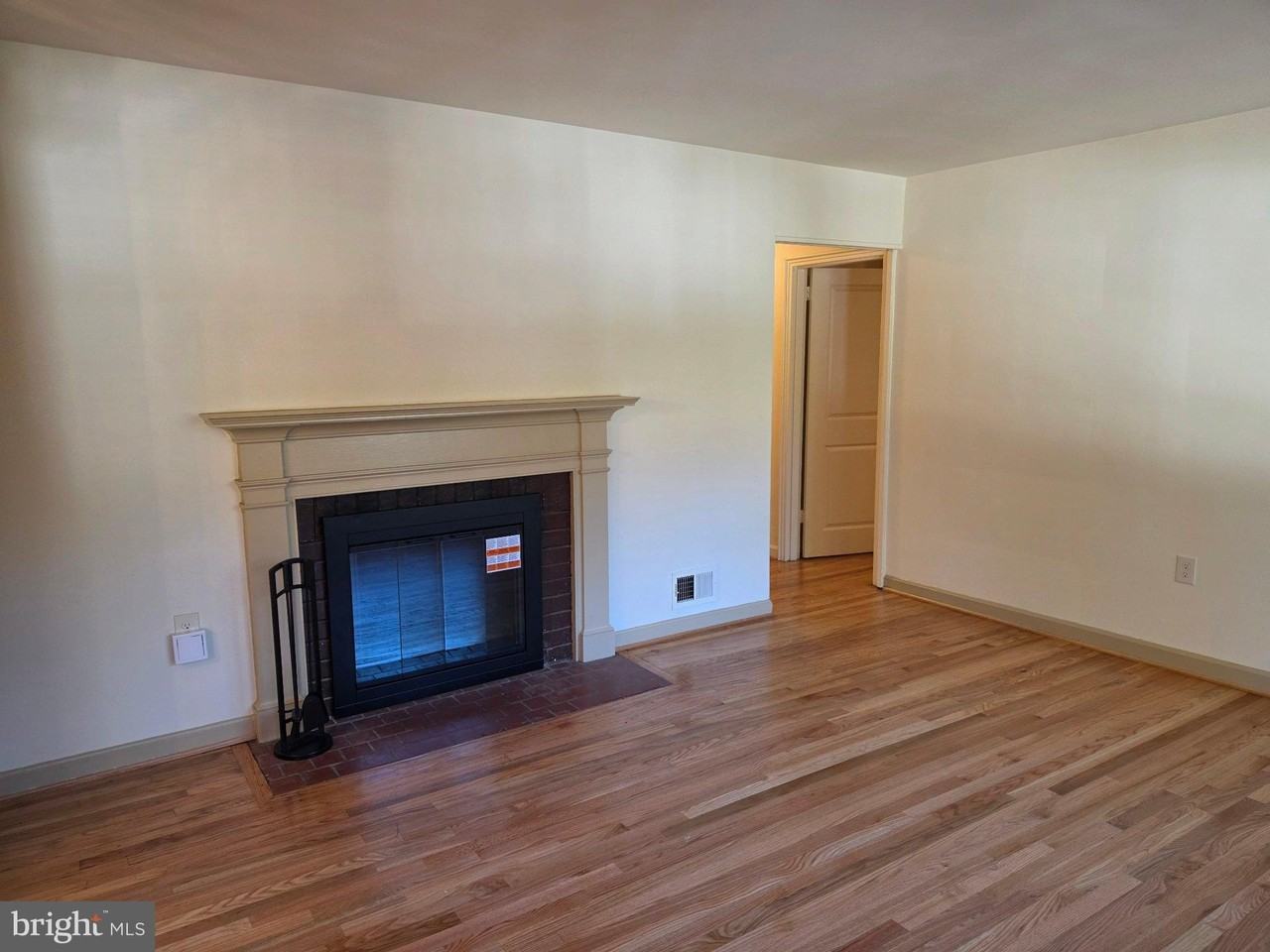 203 Whitmoor Ter - Photo 2 of 24
