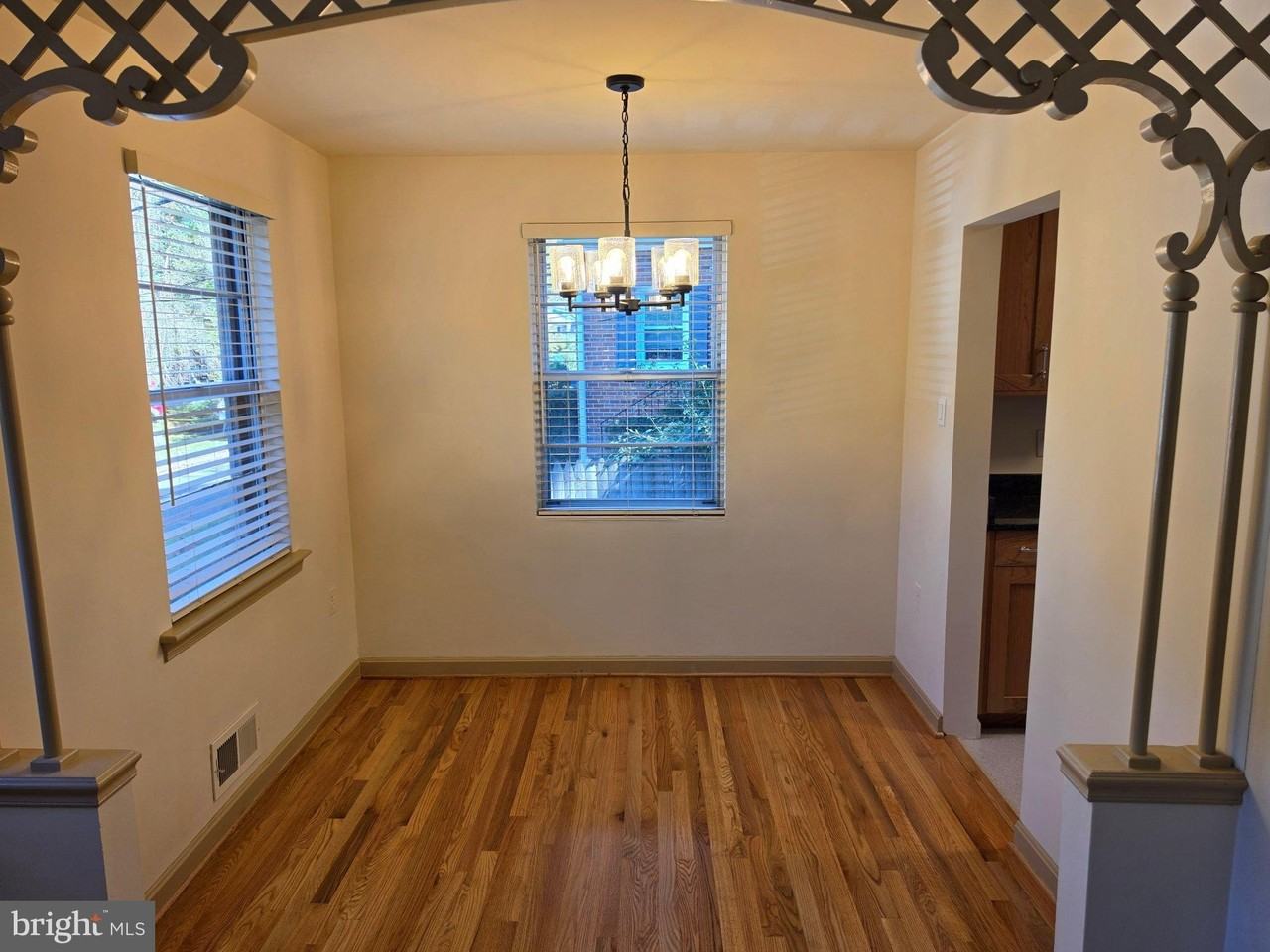 203 Whitmoor Ter - Photo 5 of 24