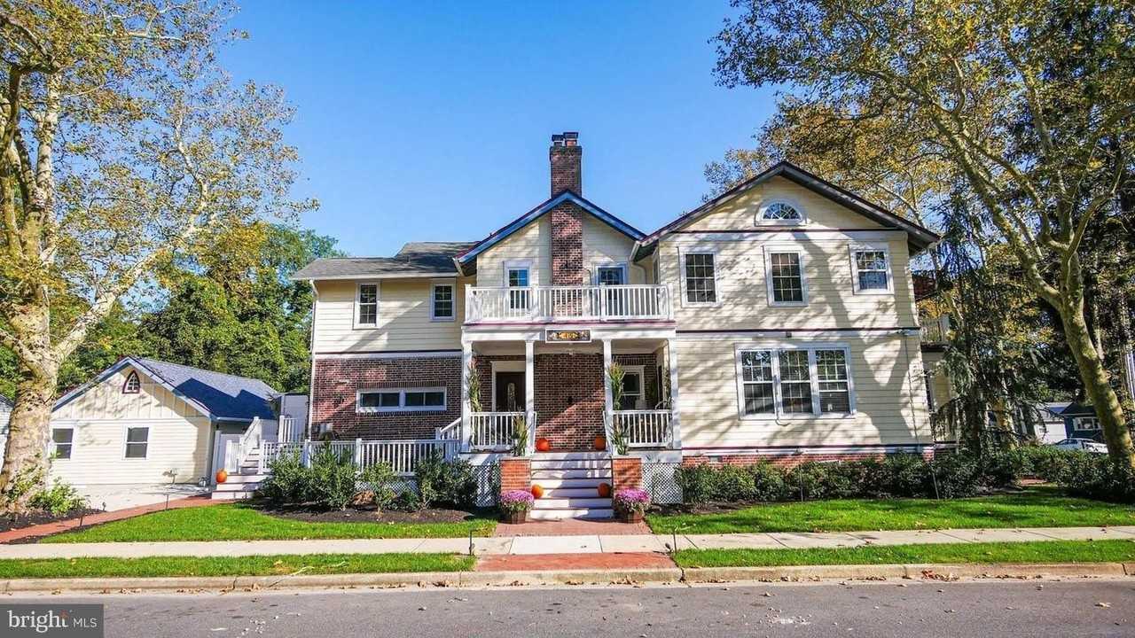 415 W New York Ave #2 - Photo 3 of 17