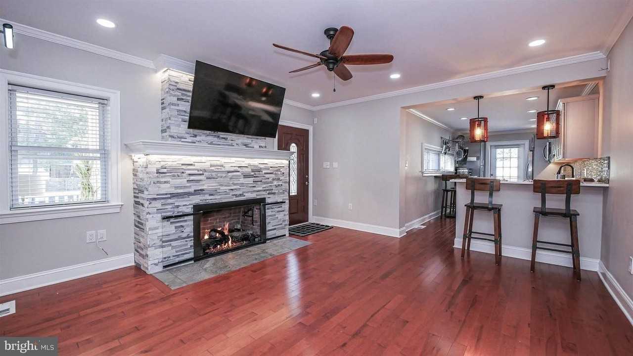 415 W New York Ave #2 - Photo 6 of 17
