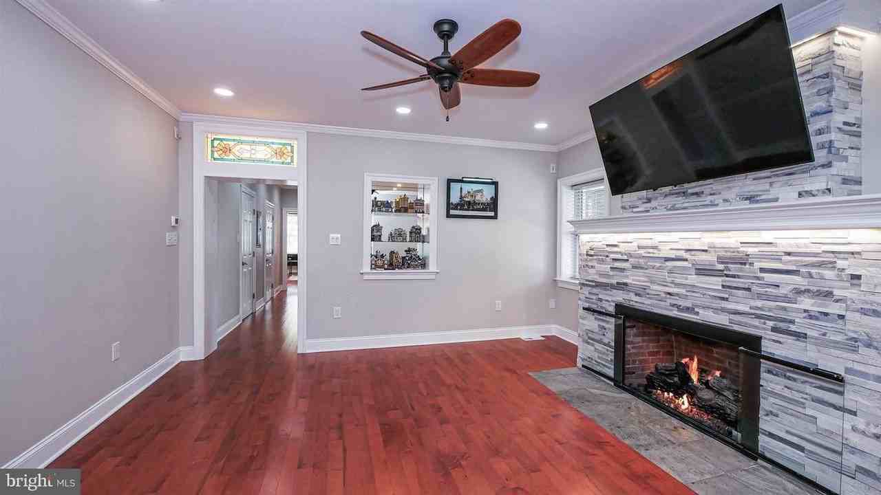 415 W New York Ave #2 - Photo 7 of 17