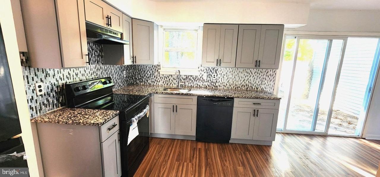 114 Stratton Ln - Photo 2 of 14