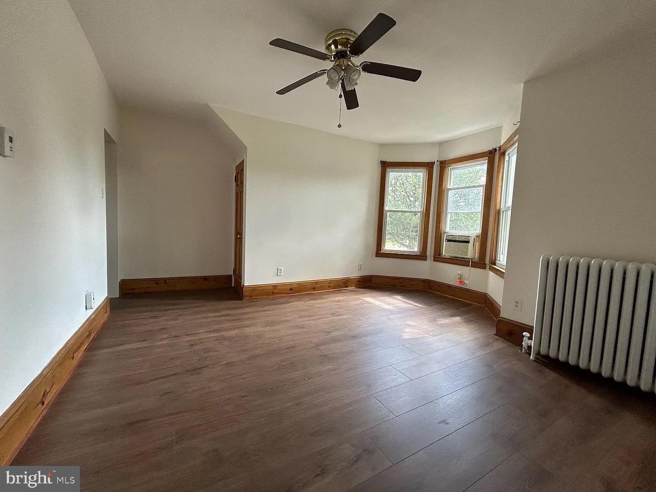 271 W Merchant St #1 - Photo 5 of 15