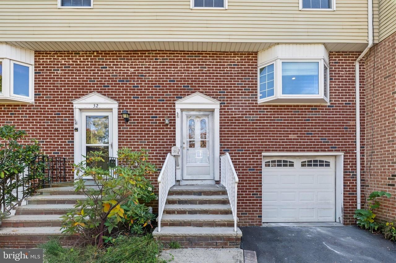 30 Trafalgar Ct - Photo 2 of 50