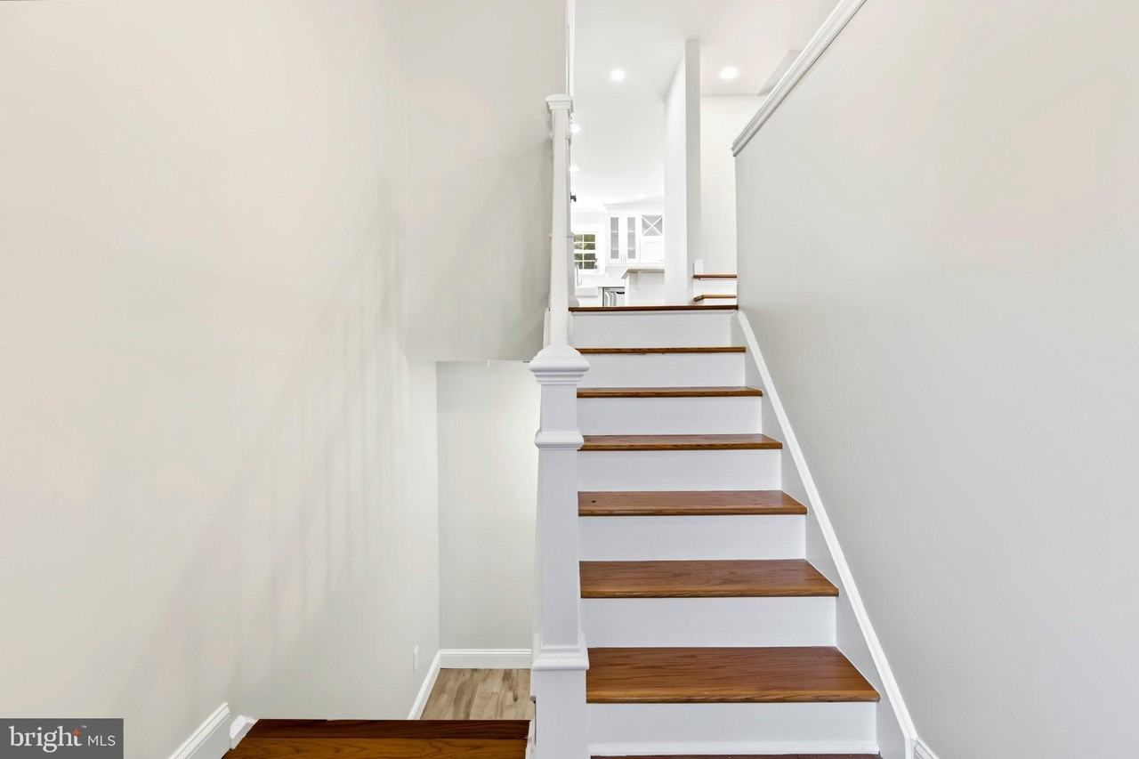 30 Trafalgar Ct - Photo 5 of 50