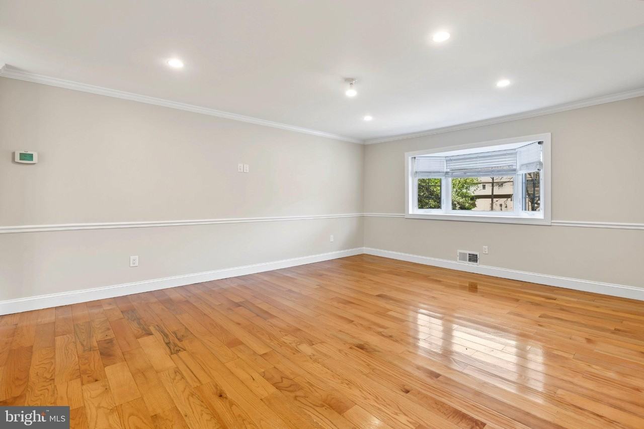 30 Trafalgar Ct - Photo 6 of 50