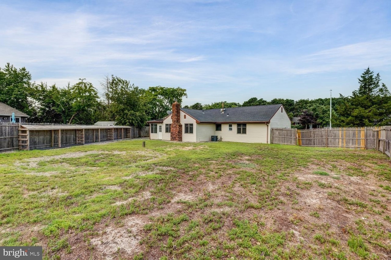 56 Georgetown Blvd - Photo 4 of 34