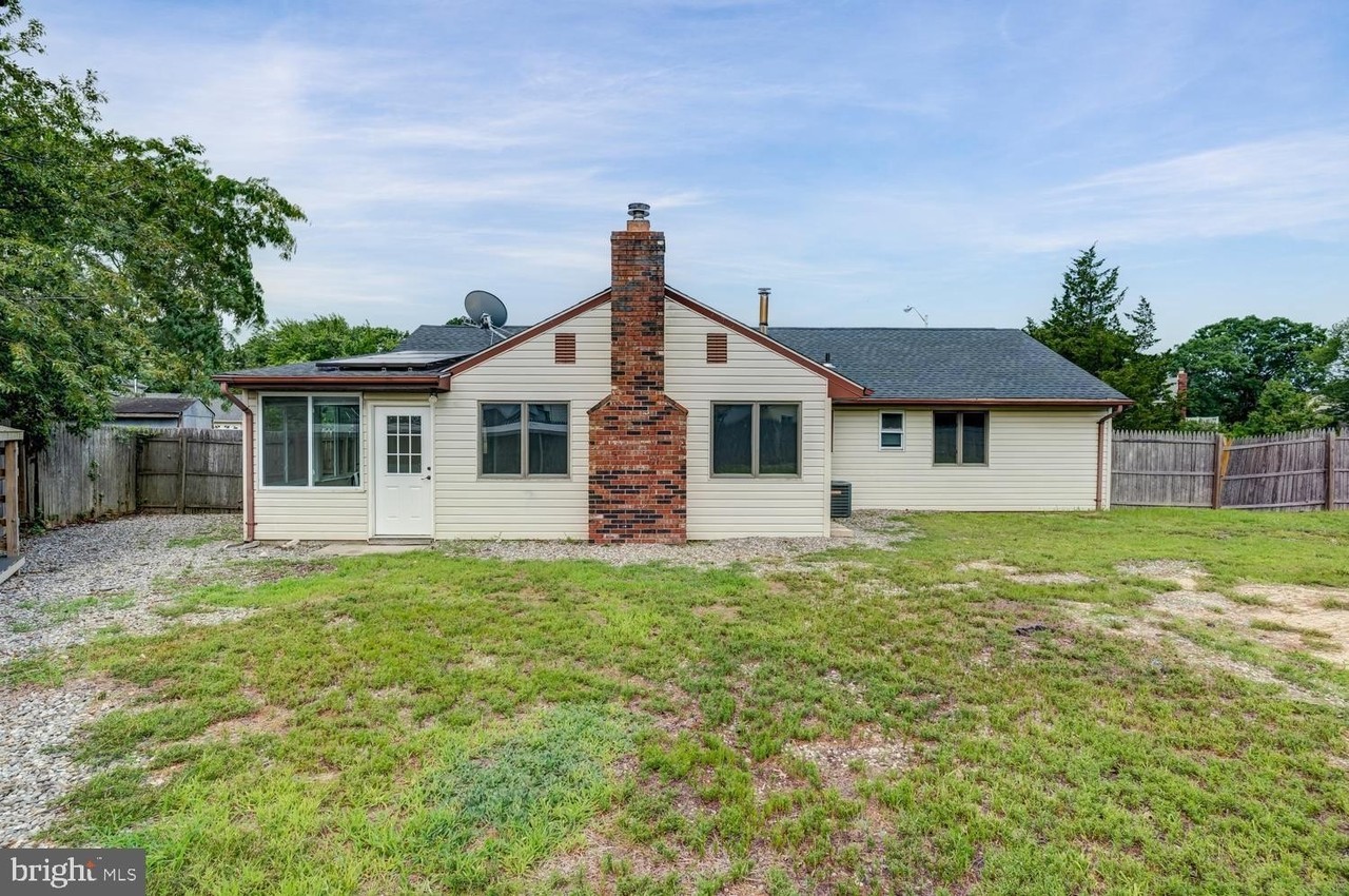 56 Georgetown Blvd - Photo 5 of 34