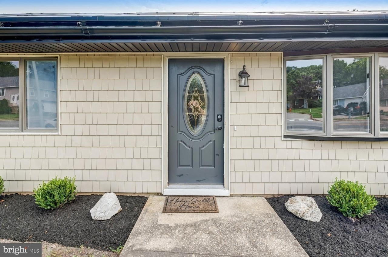56 Georgetown Blvd - Photo 6 of 34