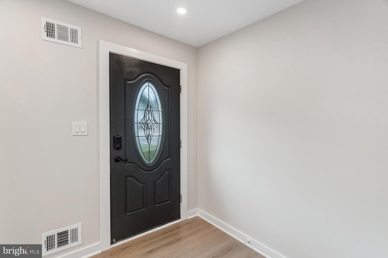 56 Georgetown Blvd - Photo 7 of 34
