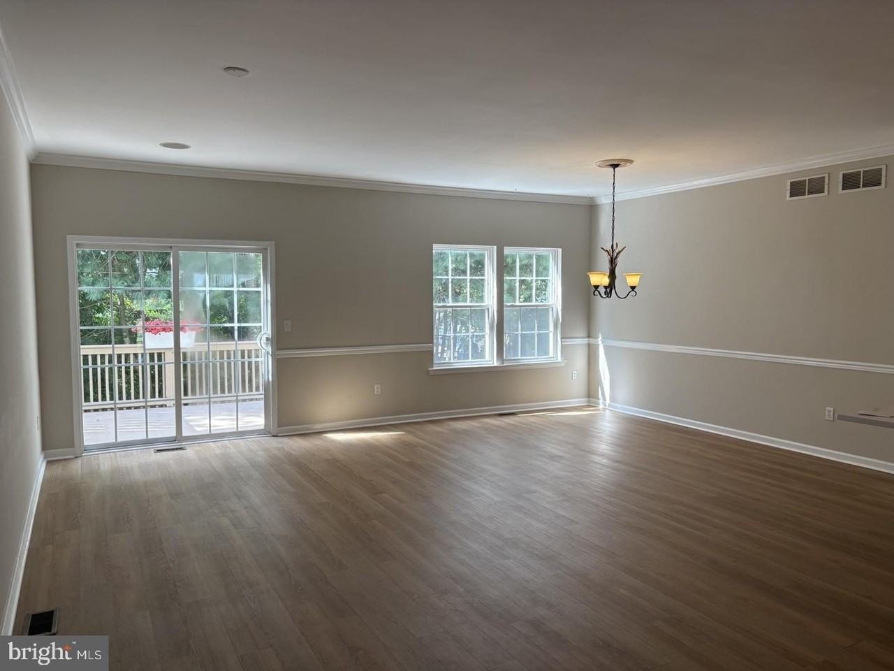 10 Windward Dr - Photo 2 of 10