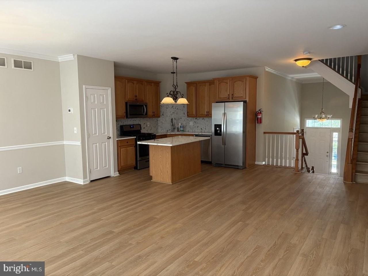10 Windward Dr - Photo 3 of 10