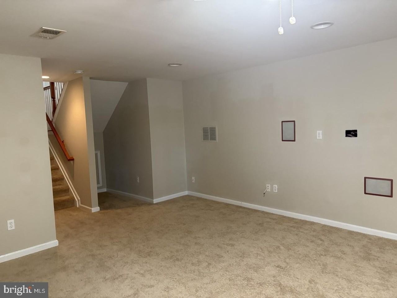 10 Windward Dr - Photo 5 of 10