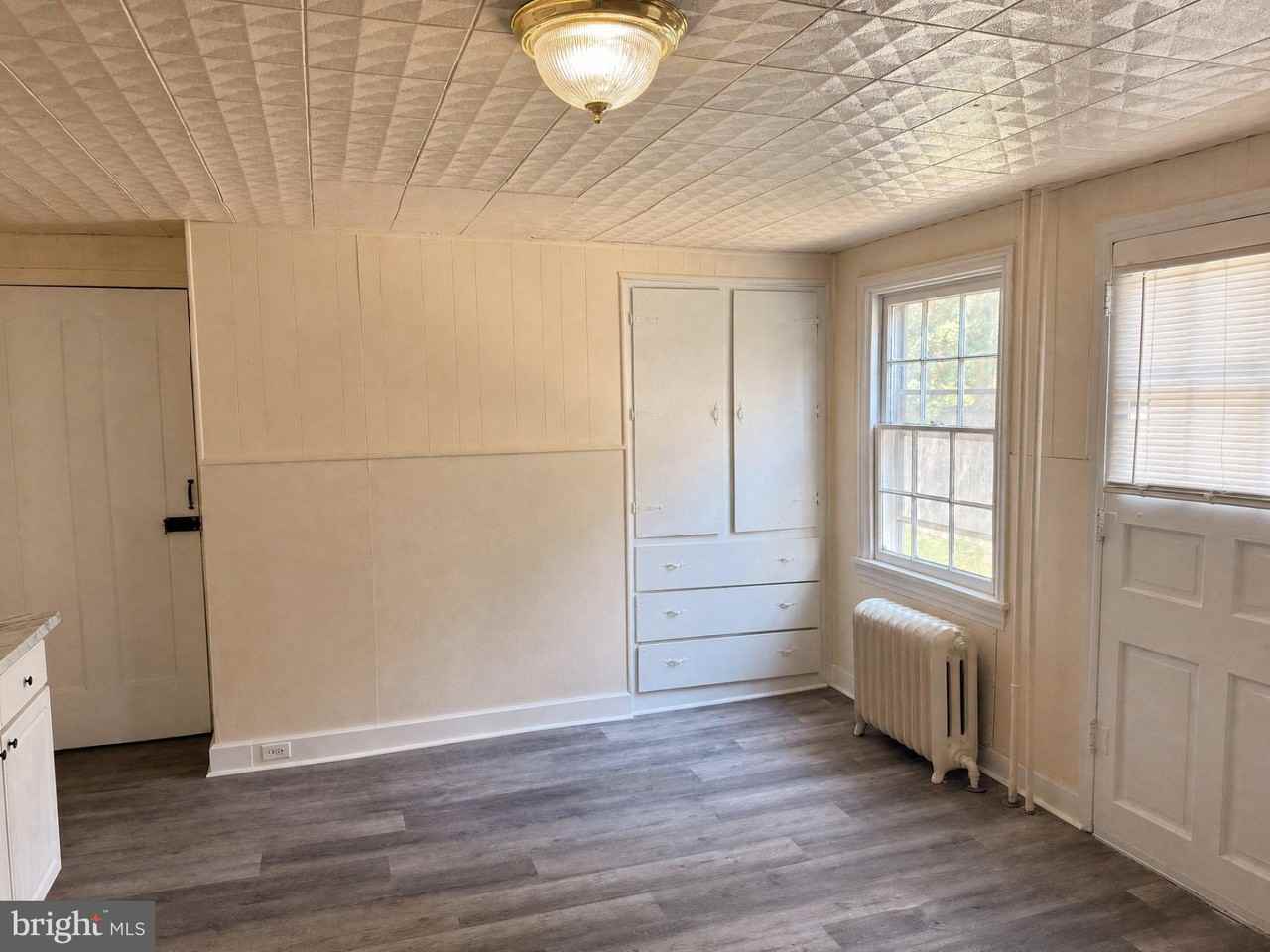 37 Market St - Photo 5 of 18
