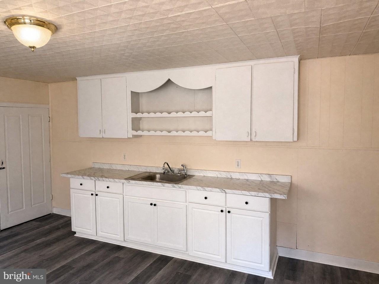 37 Market St - Photo 6 of 18