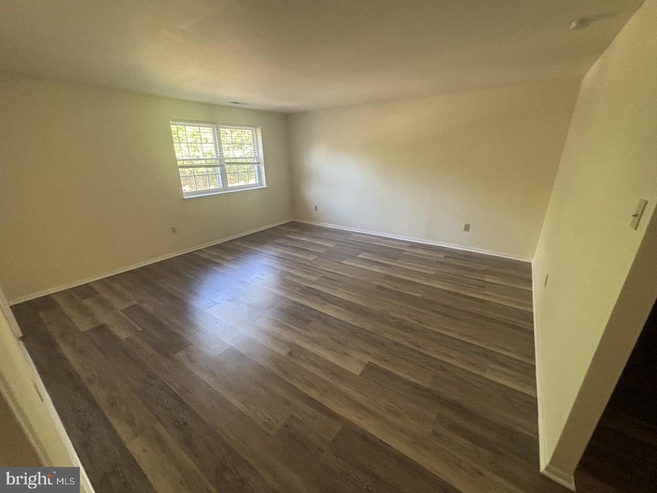 10 Cavendish Dr #10 - Photo 2 of 11