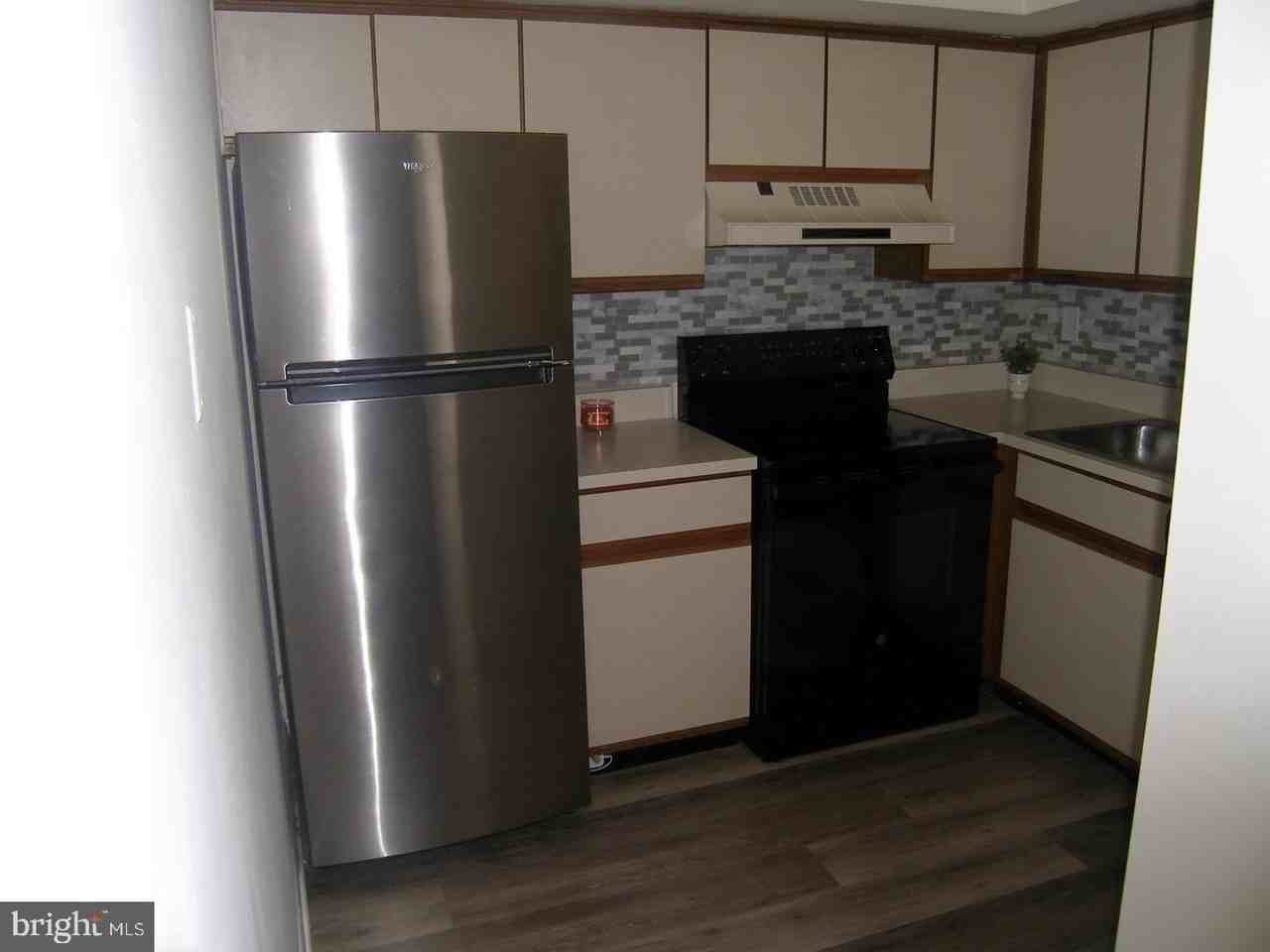 10 Cavendish Dr #10 - Photo 5 of 11