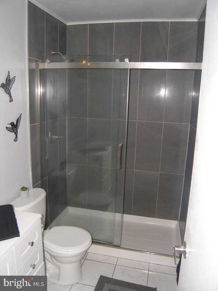 10 Cavendish Dr #10 - Photo 7 of 11