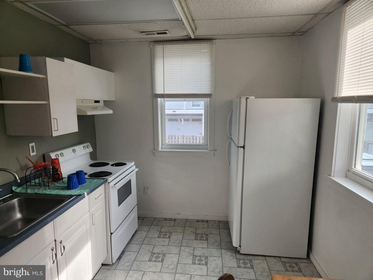 350 Walnut St - Photo 4 of 15