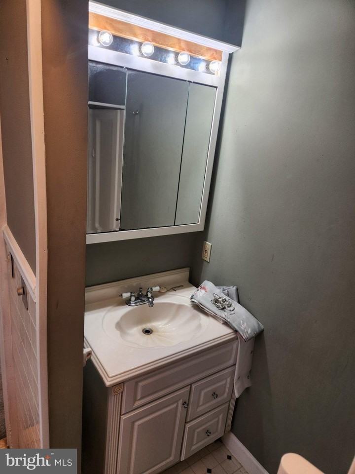 350 Walnut St - Photo 6 of 15