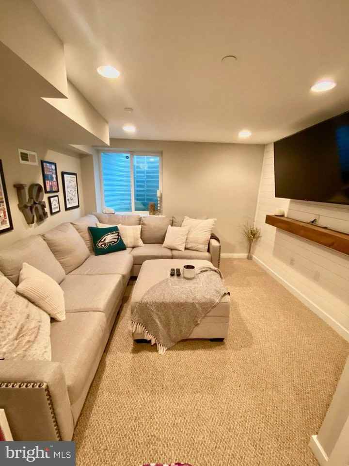 2135 Mountain St - Photo 5 of 16