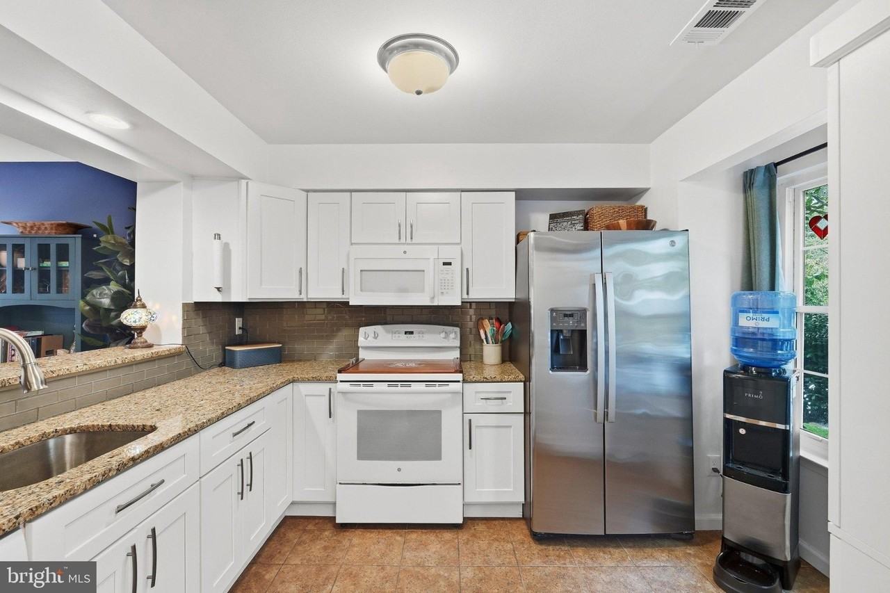 6917 Chiswick Ln - Photo 5 of 36