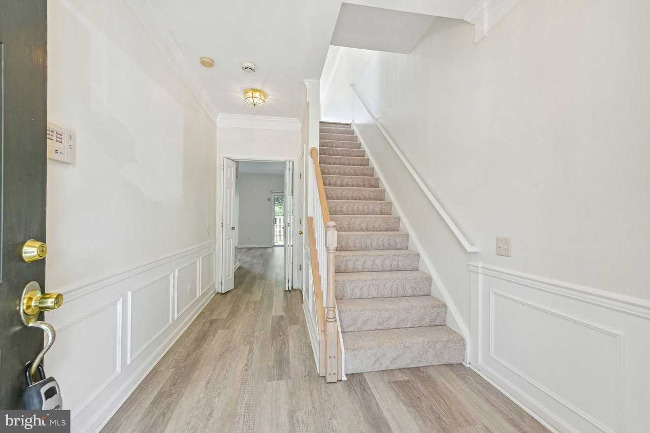 20694 Southwind Ter - Photo 4 of 23