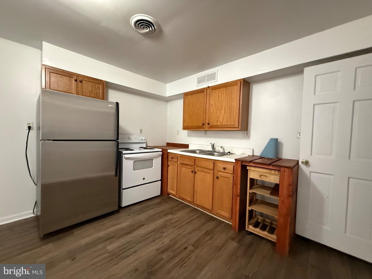 2315 Oak Park Rd #C - Photo 2 of 7